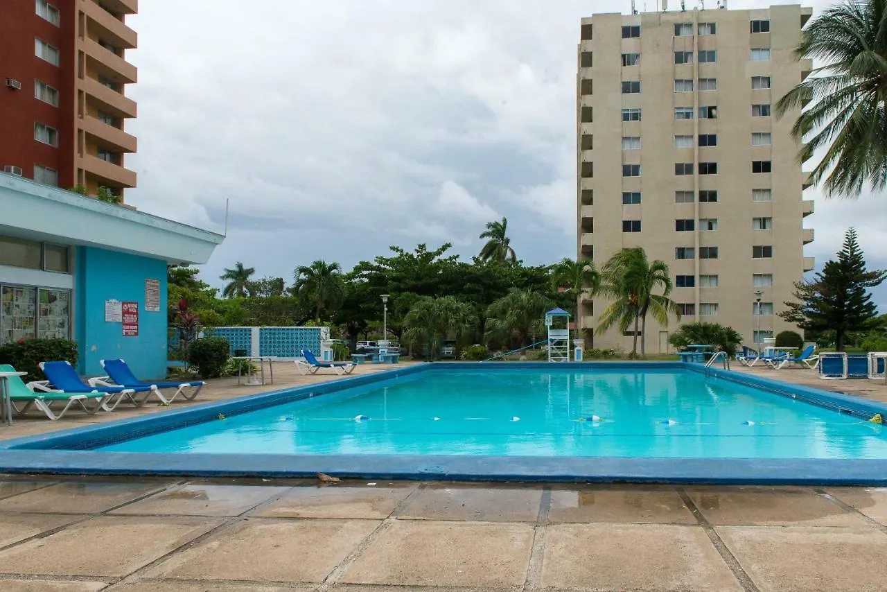 Oyster Shell Beach Suite @ Turtle Towers 奥乔里奥斯 0*,  牙买加